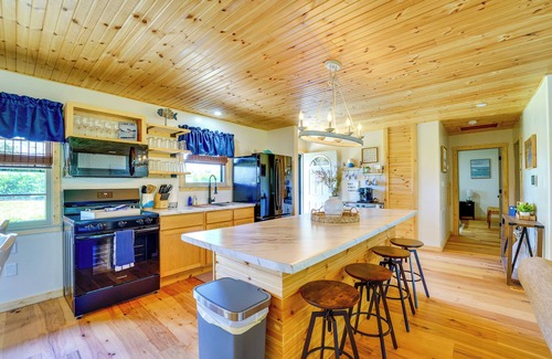 Golden House | Near Table Rock Lake: Family Home w/Deck & Views