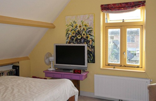 Municipality of Heiloo House | Near the coast you will find the vacation home Rode Meidoorn in the handsome Heiloo. A beautiful hou
