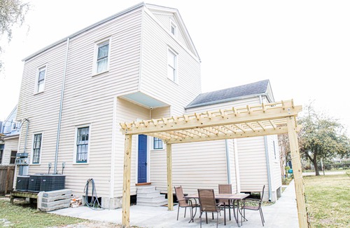 Arabi House | NEAR THE FRENCH QUARTER, SAFEST NEIGHBORHOOD Sleeps 8-16