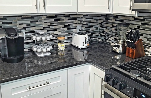 Union City Apartment | Near Times Square 15 Min, Stylish 2BR/2BA Private Apt,+ FREE PARKING +Amenities