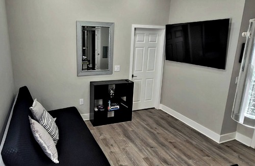 Union City Apartment | Near Times Square 15 Min, Stylish 2BR/2BA Private Apt,+ FREE PARKING +Amenities