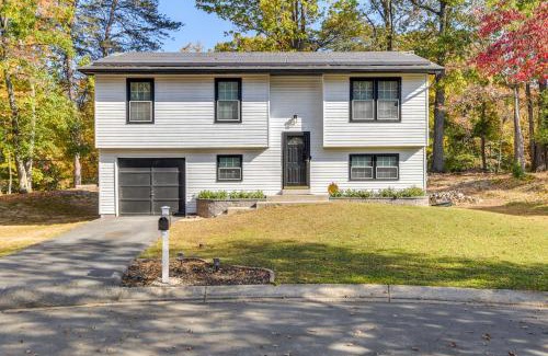 Severn House | Near Top Attractions Deck Dining at Severn Home!