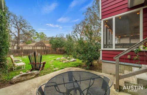 Tarrytown House | Near UT Pet Friendly w Parking 3BR 2.5BA in Walkable Area By Austin Vacay