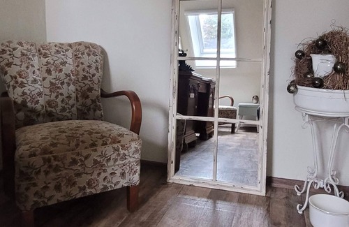 Rinteln Apartment | Near Weser Cycle Path, private room with large garden, pure relaxation
