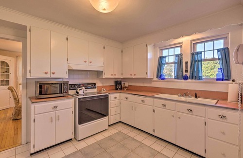 Cutchogue House | Near Wineries: Historic North Fork Farmhouse!