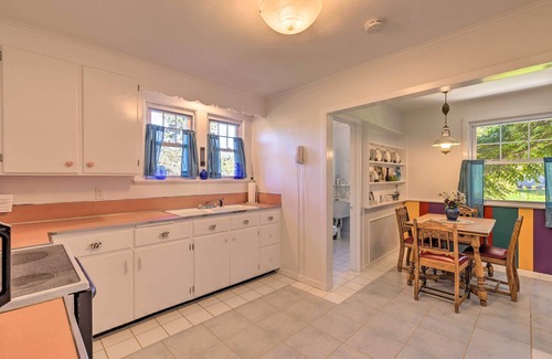 Cutchogue House | Near Wineries: Historic North Fork Farmhouse!