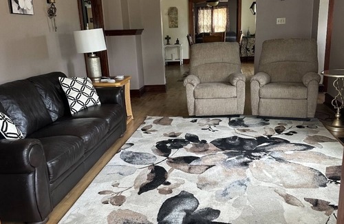 Kimberly House | Nearby parks, restaurants, entertainment. 25 minutes from EAA grounds.