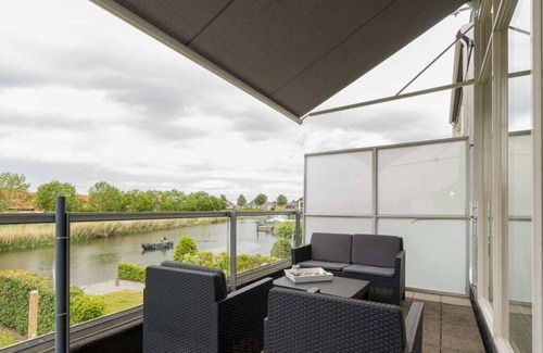 Oude-Tonge House | Neat island house with beautiful view, for larger groups, it is ideal to rent in combination with th