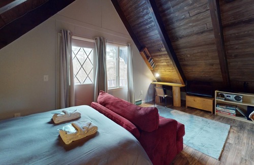 Mendon Ski Chalet | Need a pet-friendly rustic chalet to escape? Try Blue Ridge Chalet.