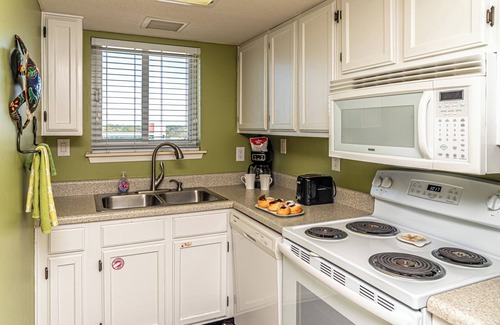 Gulf Shores Condo | ! NEED SAND BETWEEN YOUR TOES? Driftwood Towers 6B. Right on the Beach.