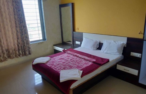 Ghodegaon Hotel | Neelam Hill Resort