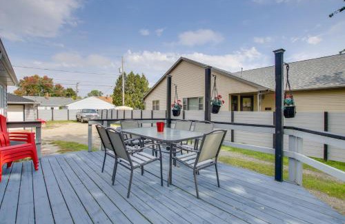 Neenah House | Neenah Home with Deck Near Lake Winnebago