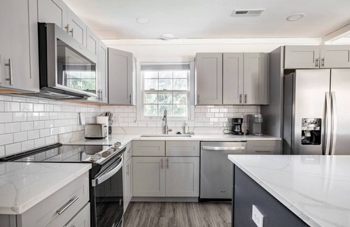 West Ashley House | Neighborhood Nest In Quiet Area