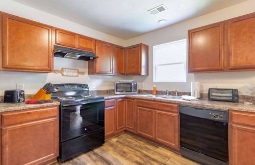 Columbus House | Neighboring Fort Moore - The Modern Guest House