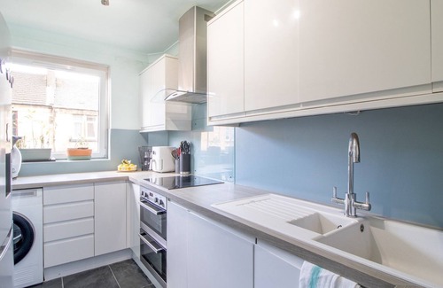 Paisley Apartment | Neilston Road · Be My Paisley Buddy | Pass The Keys