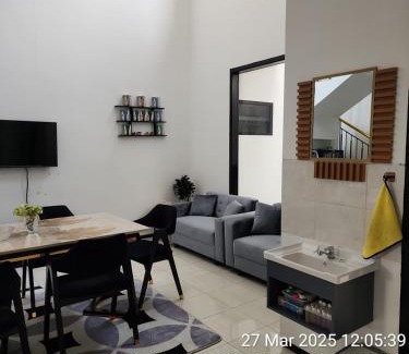 Malang House | Neomi Homestay Malang