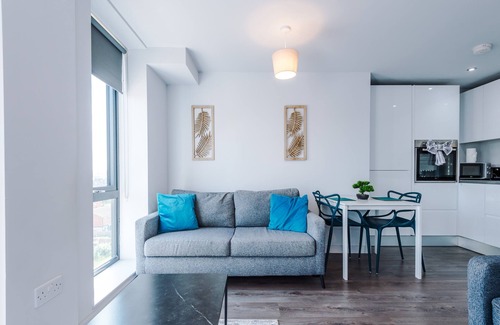 Liverpool Apartment | Neptune's Nest | City Centre | Scenic Views