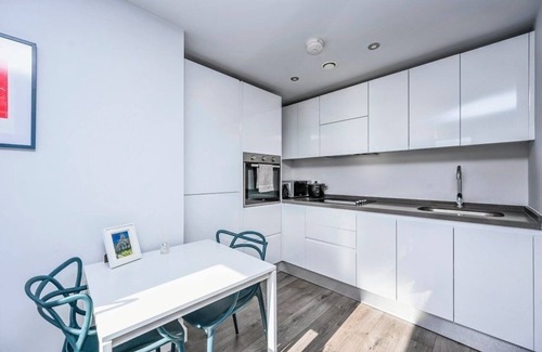 Liverpool Apartment | Neptune's Nest | City Centre | Scenic Views