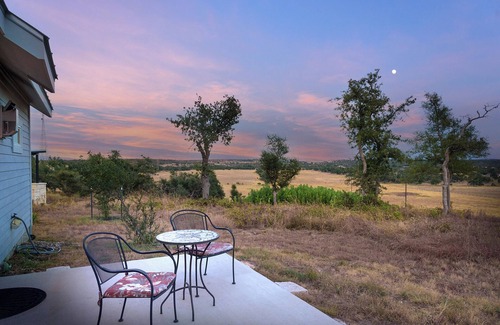 Fredericksburg Cottage | Nest Cottage: Stunning Hill Country Views!