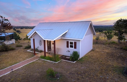Fredericksburg Cottage | Nest Cottage: Stunning Hill Country Views!