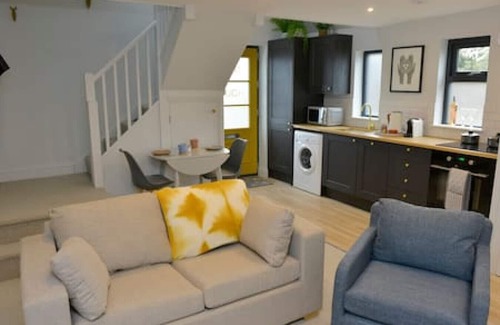 Huntingdon House | Nest House, Free Parking Super cosy one bedroom