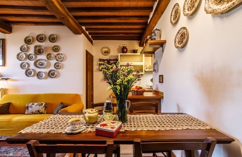 Monteaperti Apartment | Nestled between the Crete Senesi and Chianti, this home offers a breathtaking view of the countryside and Siena, just a 10-minute drive away. Part of a renovated historic farmhouse, it is a well-furnished townhouse with a private garden and veranda. Perf