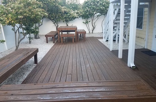 Wrightsville Beach Cottage | Nestled between the BEACH & BANKS CHANNEL- walk to PIER, RESTAURANTS & GROCERY!