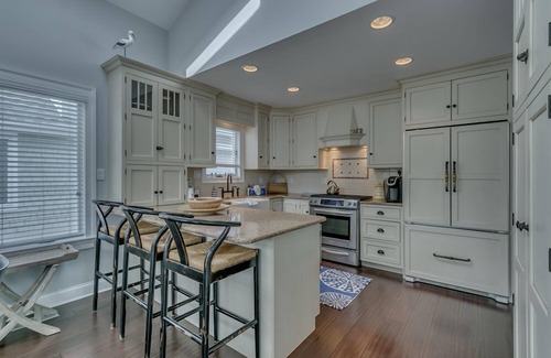 Avalon House | Nestled in a quiet part of town; close to recreation and a beautiful beach on 8th Street