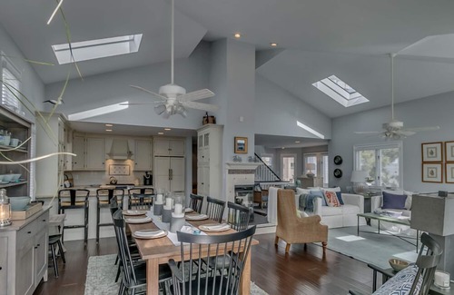 Avalon House | Nestled in a quiet part of town; close to recreation and a beautiful beach on 8th Street