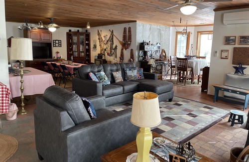 Lecompton House | Nestled in a wooded 40-acre lot 25 min to State Capitol and KU and12 min to I 70