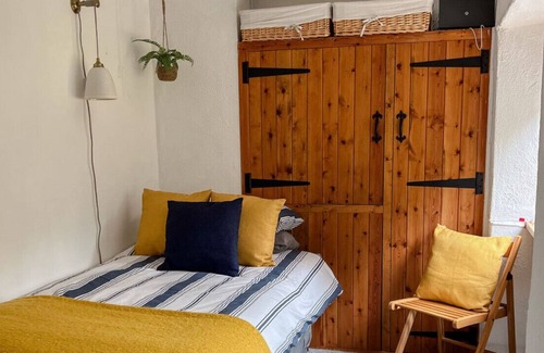 Melplash Cottage | Nestled in the Dorset countryside - 10 minutes from the beach