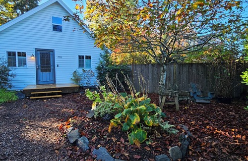 University Place House | Nestled in the charming University Place, our cozy house is a perfect retreat!