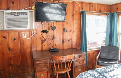 Rockaway Beach Cottage | Nestled on the quiet lake in Rockaway Beach