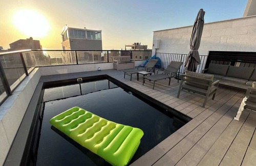 Netanya Apartment | Netanya View – Only 2 Minutes' Walk to the Cliff Promenade!