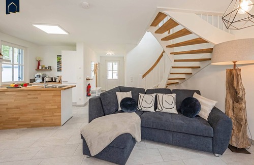 Zirchow House | Neu Errichtetes Ferienhaus in Ruhiger Wohngegend mit Parkplatz, Sauna und Wlan