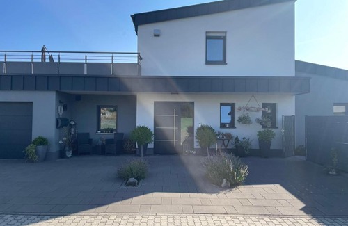 Ulmen Apartment | #NEU l Seeblick l NETFLIX l BOXSPRING l NESPRESSO l e-TÜR l Terrasse l 82m2