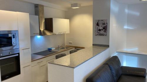 Altstadt I Apartment | Neu renovierte Whg nähe Wasserbahnhof und Krankenhaus mit Aufzug Große Küche
