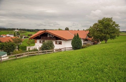 Surberg House | Neu Saniertes Ferienhaus Umgeben von Malerischen Wiesen