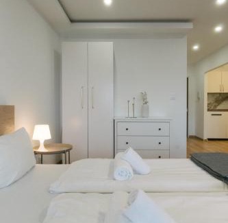 Innenstadt-West Apartment | NEUES Apartment in Top Lage, free Parking max 1,65m Höhe und 1,8m Breite