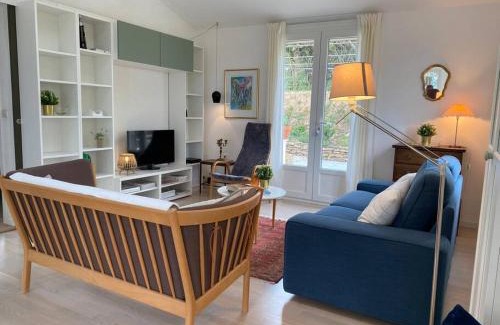 Montbrun-des-Corbieres House | Neuve Romantique