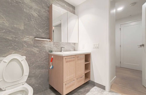Richmond City Centre Apartment | New 1.5 BDR Condo near Richmong Night Market