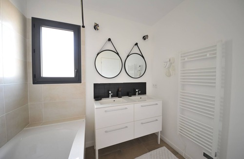 Leognan House | NEW 114M2 HOUSE with JACUZZI (sleeps 6)