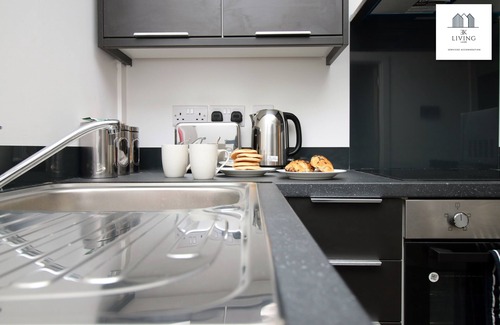 Cathays Apartment | New 1BR Apt| Prime Location| Parking| Leisure| Business