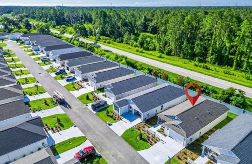 Okahumpka House | New 2-2 Patio Villa with Golf Cart