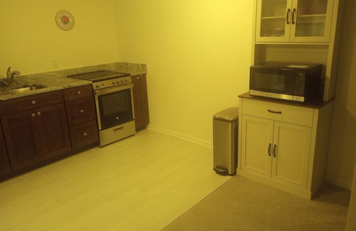 Blades House | New 2 bedroom apartment. Quiet setting, Just bring your suitcase and enjoy.