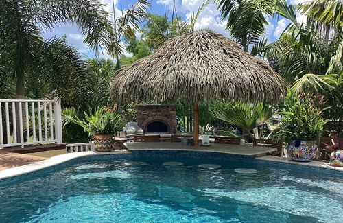 Biggar Cottage | NEW! 2 Private Cottages w/heated Pool, Dogs Welcome