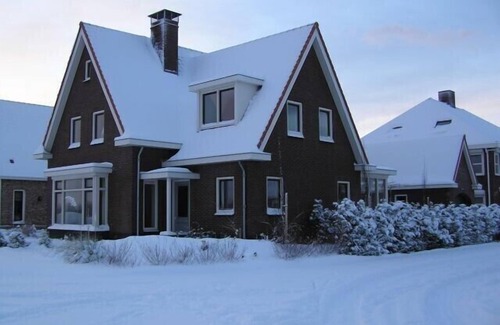 Grijpskerke Apartment | New 2012 luxury holiday apartment in quiet village in the center of Walcheren.