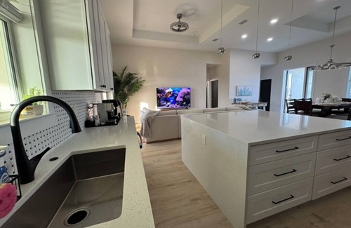 Oakland Hills House | New! 2025-built House 4-bedroom 2-bath. 15-20 min to the Beach. Lanai+Game Room