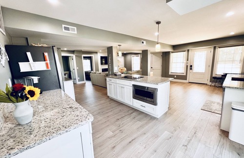 Whalehead Beach Condo | *NEW -25ft to Beach, 2br. Oceanviews.Pool.Hot Tub