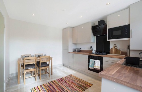 Liverpool House | New! 2BR in Jackson Pond